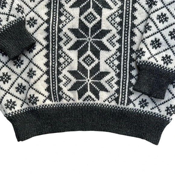 VOSS NORWAY NWOT PURE WOOL FAIR ISLE SNOWFLAKE SWEATER | SMALL - Picture 4 of 15